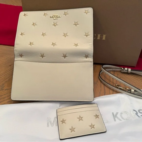 COACH NWT LEATHER Clutch
Crossover Bag with Card Case
Comes with Box - Picture 6 of 13